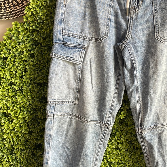 American Eagle Super High Waisted Demin Jogger - Picture 4 of 5